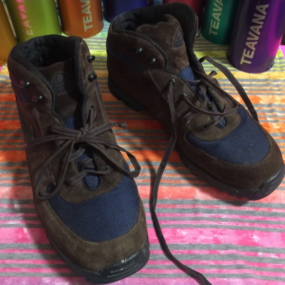 NIKE ACG BOOTS